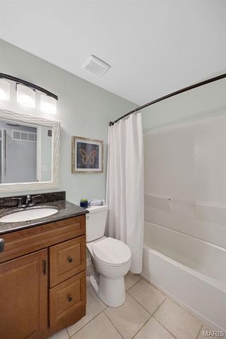 527 Blazedwood Drive, Ballwin, MO 63021