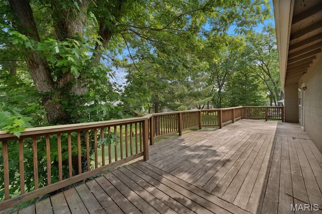 527 Blazedwood Drive, Ballwin, MO 63021