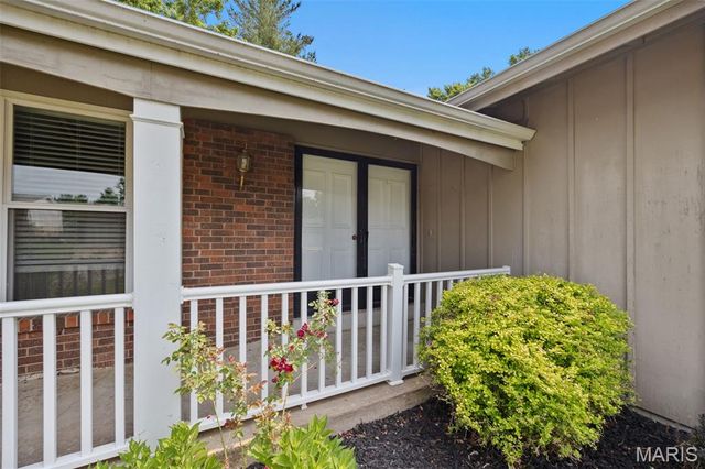 527 Blazedwood Drive, Ballwin, MO 63021