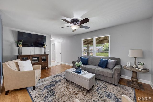 527 Blazedwood Drive, Ballwin, MO 63021