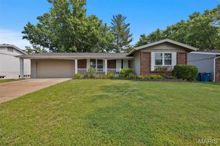 527 Blazedwood Drive, Ballwin, MO 63021