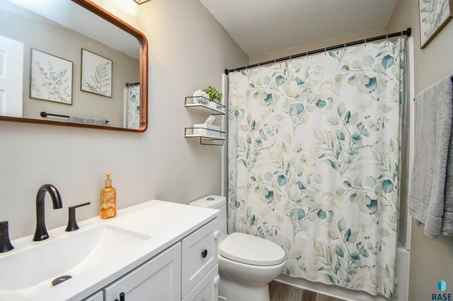 201 S Foss Ave Avenue, Sioux Falls, SD 57110