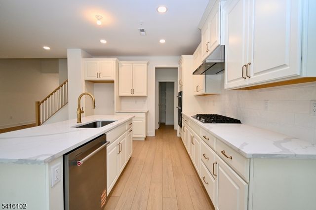 26 Arowana Rd, Randolph Twp., NJ 07869