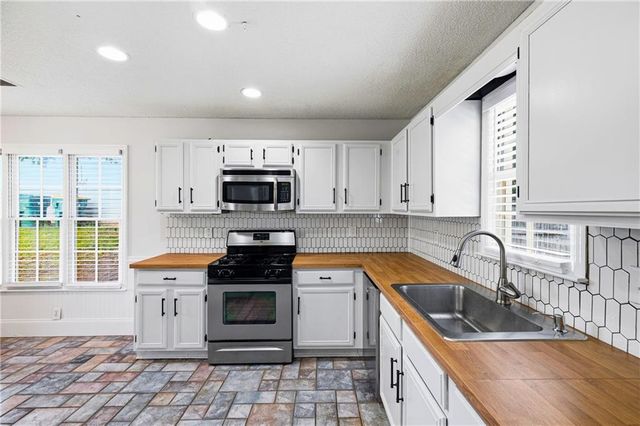 621 Radford Circle, Woodstock, GA 30188