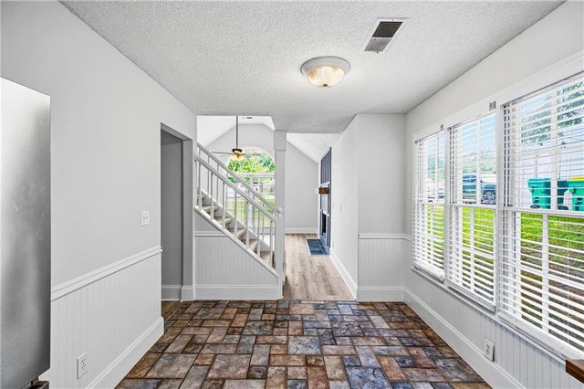 621 Radford Circle, Woodstock, GA 30188