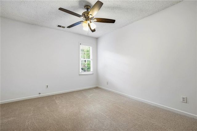 621 Radford Circle, Woodstock, GA 30188