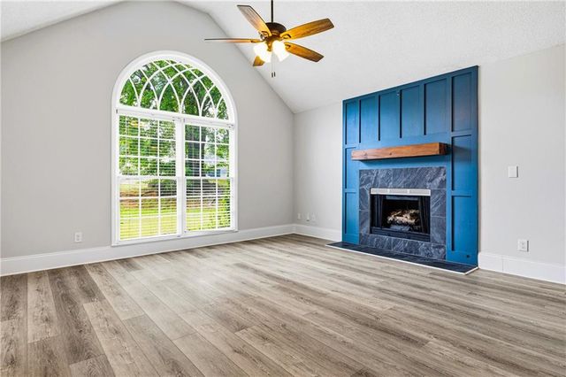 621 Radford Circle, Woodstock, GA 30188