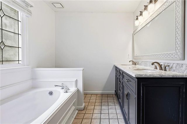 621 Radford Circle, Woodstock, GA 30188
