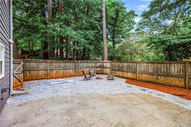 621 Radford Circle, Woodstock, GA 30188