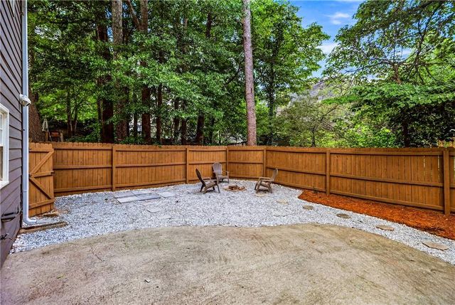 621 Radford Circle, Woodstock, GA 30188