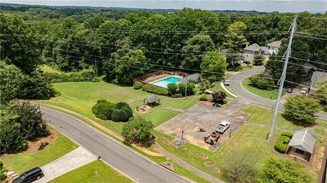 621 Radford Circle, Woodstock, GA 30188