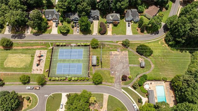 621 Radford Circle, Woodstock, GA 30188