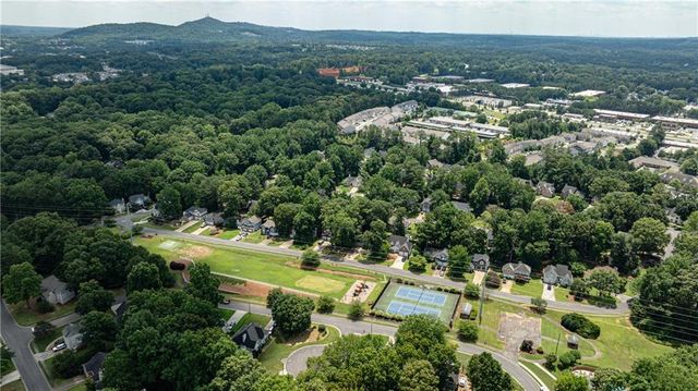 621 Radford Circle, Woodstock, GA 30188