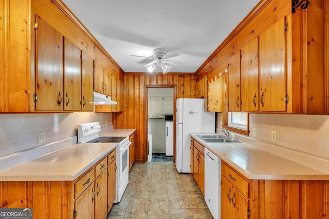 242 Lake Joy Road, Perry, GA 31069
