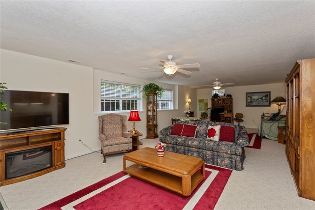 12719 Madison Avenue, Urbandale, IA 50323