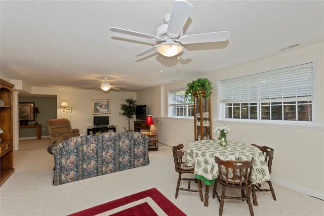 12719 Madison Avenue, Urbandale, IA 50323