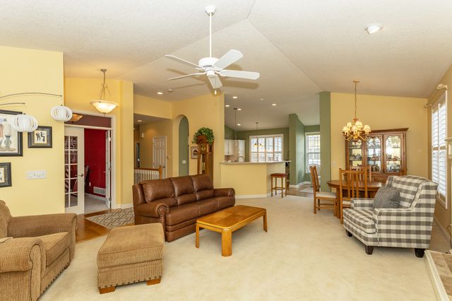 12719 Madison Avenue, Urbandale, IA 50323
