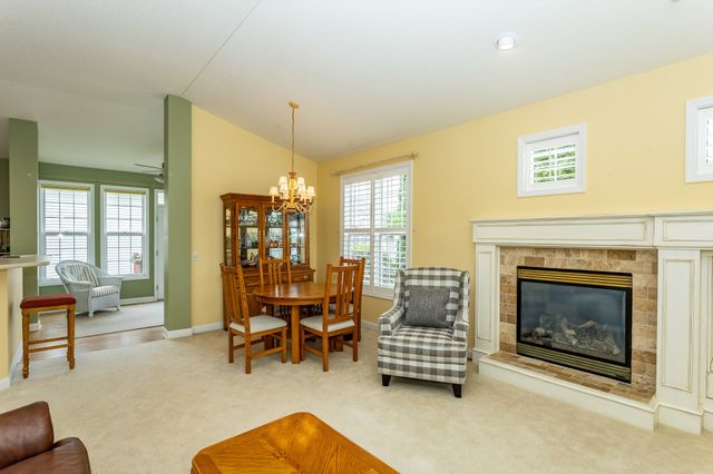 12719 Madison Avenue, Urbandale, IA 50323