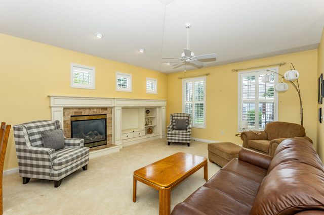 12719 Madison Avenue, Urbandale, IA 50323