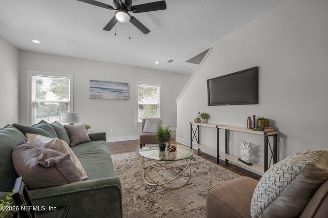 408 8TH Street S, Jacksonville Beach, FL 32250