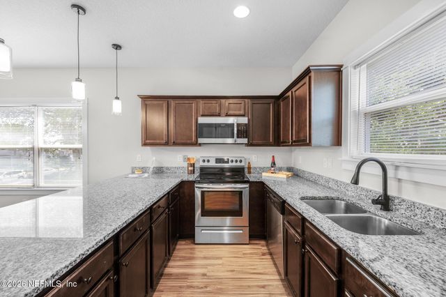 408 8TH Street S, Jacksonville Beach, FL 32250