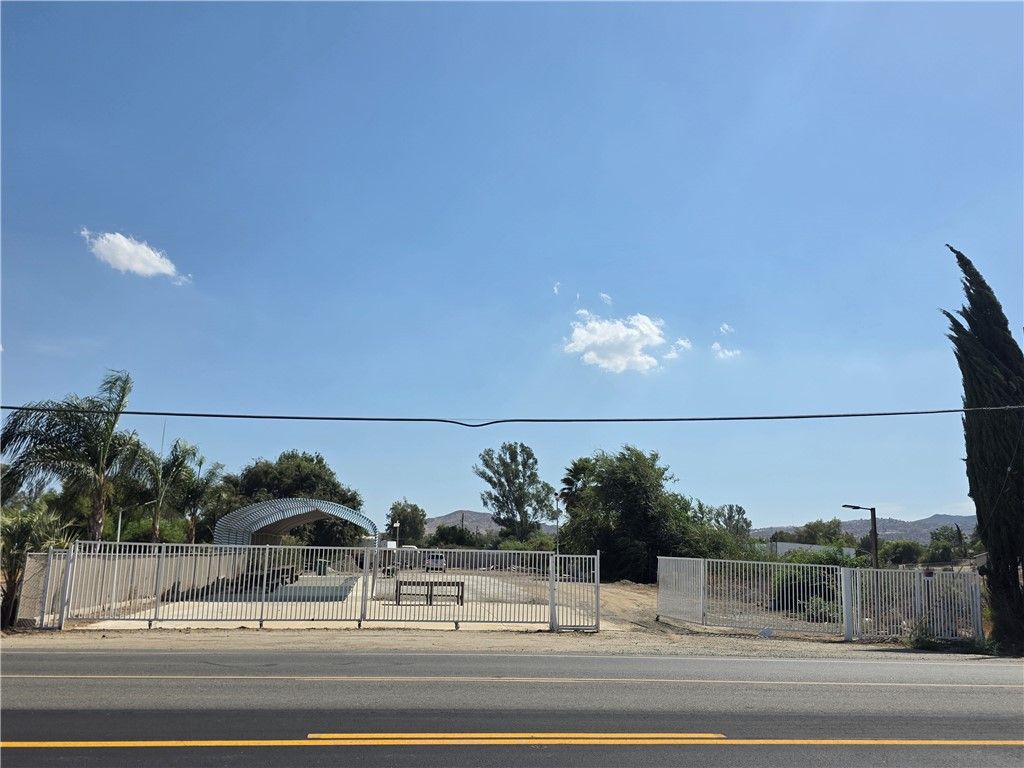 21321 Cajalco Road, Perris, CA 92570 — exterior