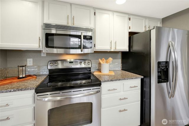 1044 NE Swanson Way, Poulsbo, WA 98370