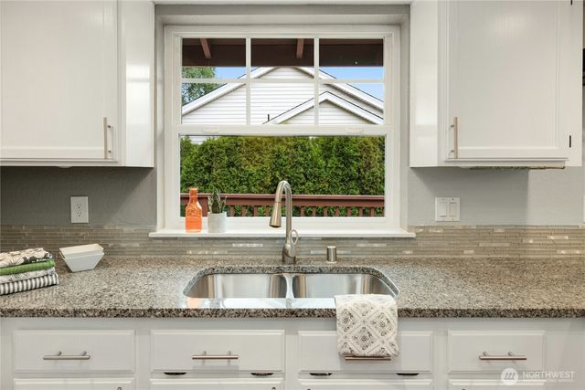 1044 NE Swanson Way, Poulsbo, WA 98370