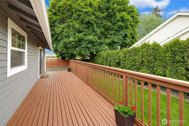 1044 NE Swanson Way, Poulsbo, WA 98370
