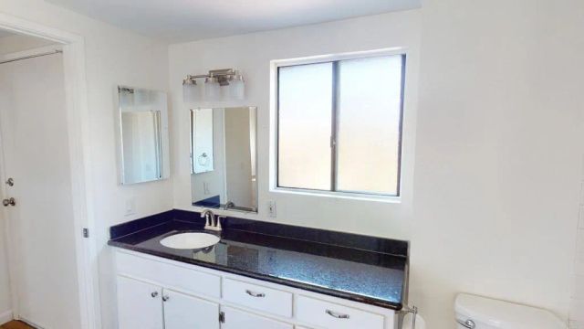 8340 Via Sonoma F, La Jolla, CA 92037