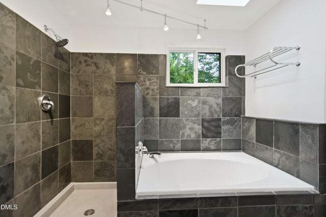 101 Pinehill Way, Cary, NC 27513