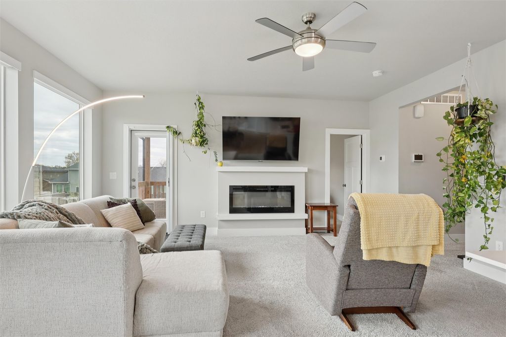 15324 Deerview Drive, Urbandale, IA 50323