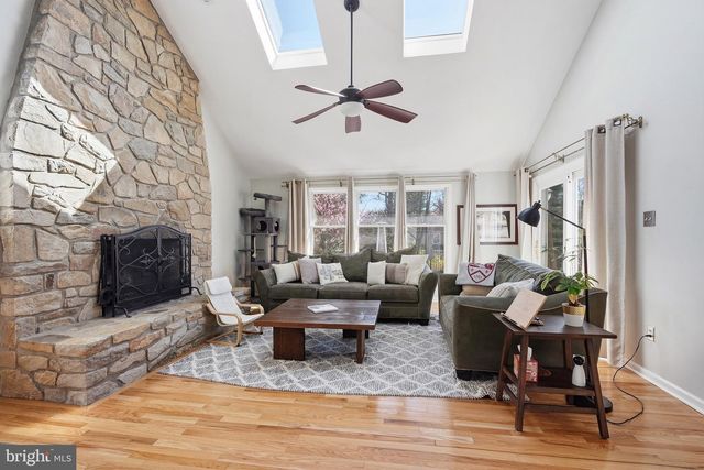 29 SUFFOLK LN, Princeton Junction, NJ 08550