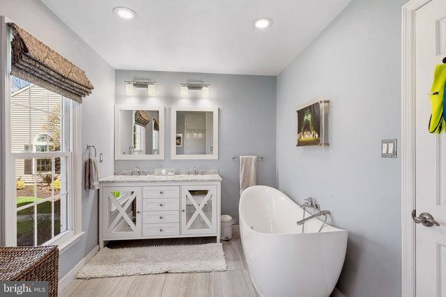 29 SUFFOLK LN, Princeton Junction, NJ 08550