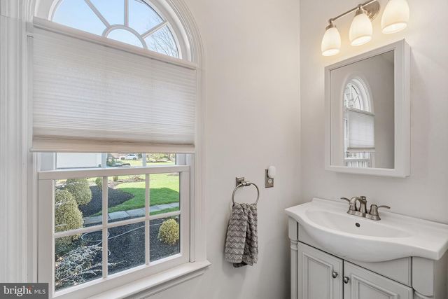 29 SUFFOLK LN, Princeton Junction, NJ 08550