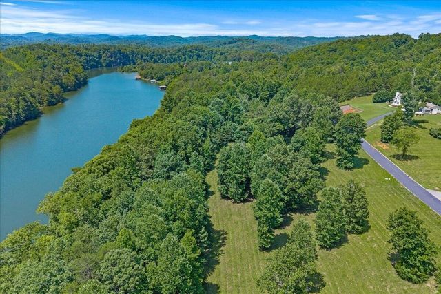 16 Copper Still Way Drive, Madisonville, TN 37354