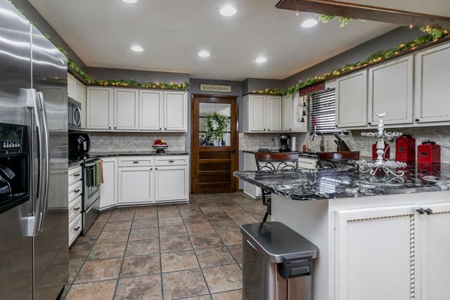 2626 MEADOWVIEW DR, Jefferson City, MO 65109