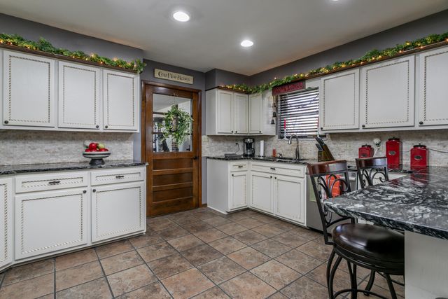 2626 MEADOWVIEW DR, Jefferson City, MO 65109