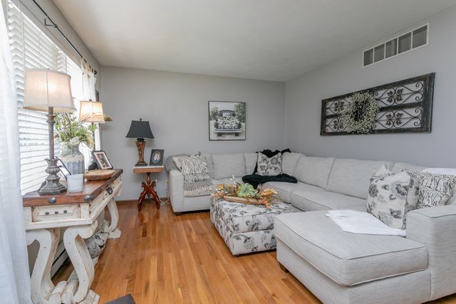 2626 MEADOWVIEW DR, Jefferson City, MO 65109