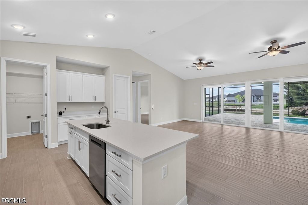Image 10 of property listing at 633 SW 13th ST, Cape Coral, FL 33991