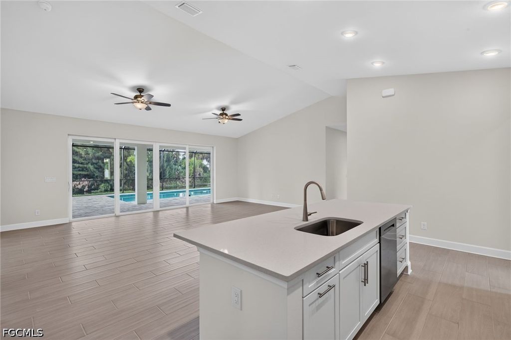 Image 11 of property listing at 633 SW 13th ST, Cape Coral, FL 33991