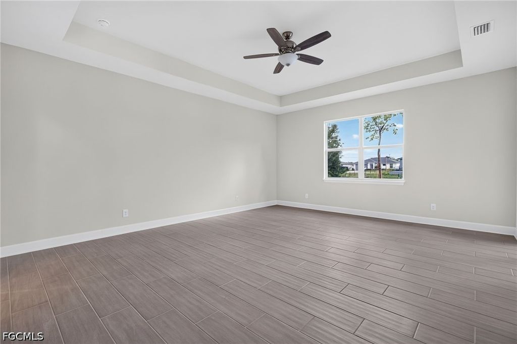 Image 13 of property listing at 633 SW 13th ST, Cape Coral, FL 33991