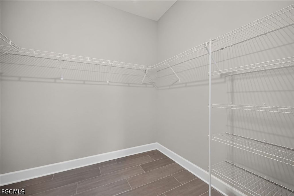 Image 19 of property listing at 633 SW 13th ST, Cape Coral, FL 33991