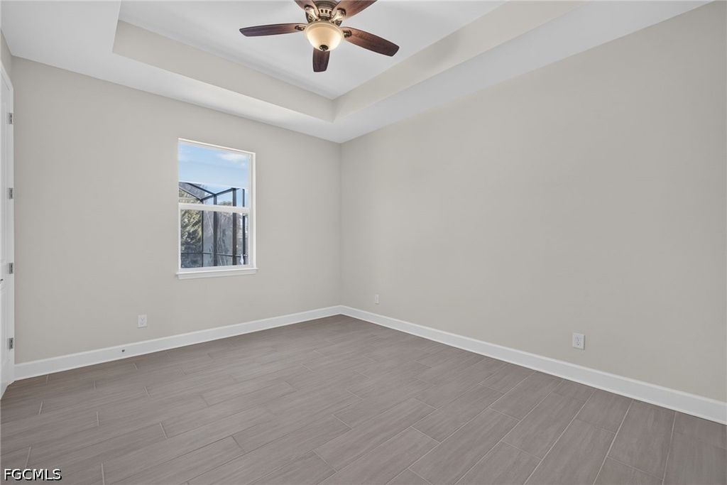 Image 20 of property listing at 633 SW 13th ST, Cape Coral, FL 33991