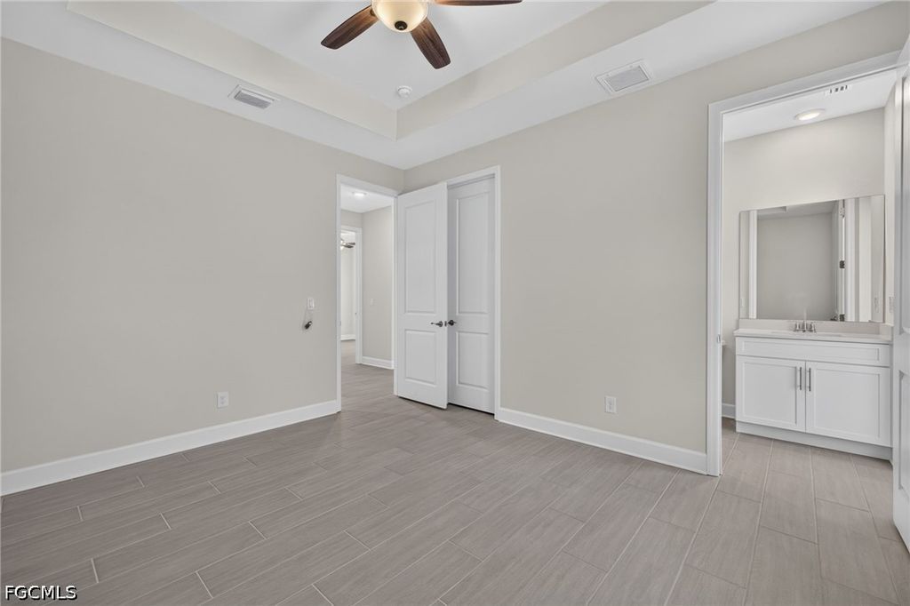 Image 21 of property listing at 633 SW 13th ST, Cape Coral, FL 33991