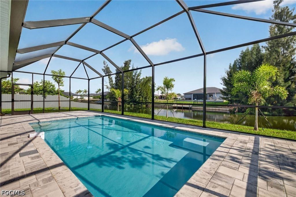 Image 29 of property listing at 633 SW 13th ST, Cape Coral, FL 33991