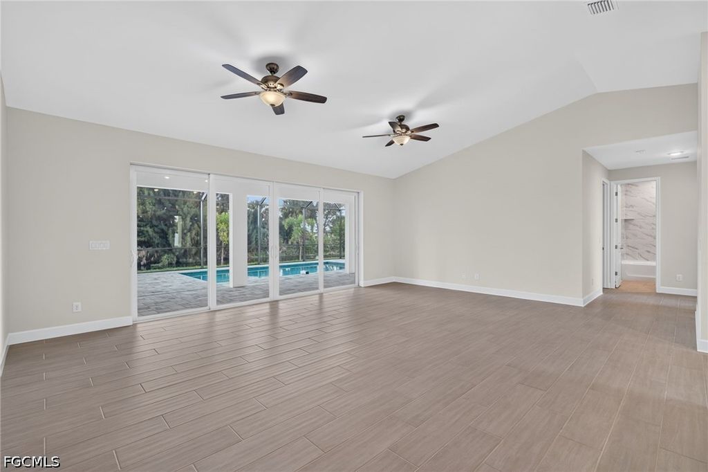 Image 3 of property listing at 633 SW 13th ST, Cape Coral, FL 33991