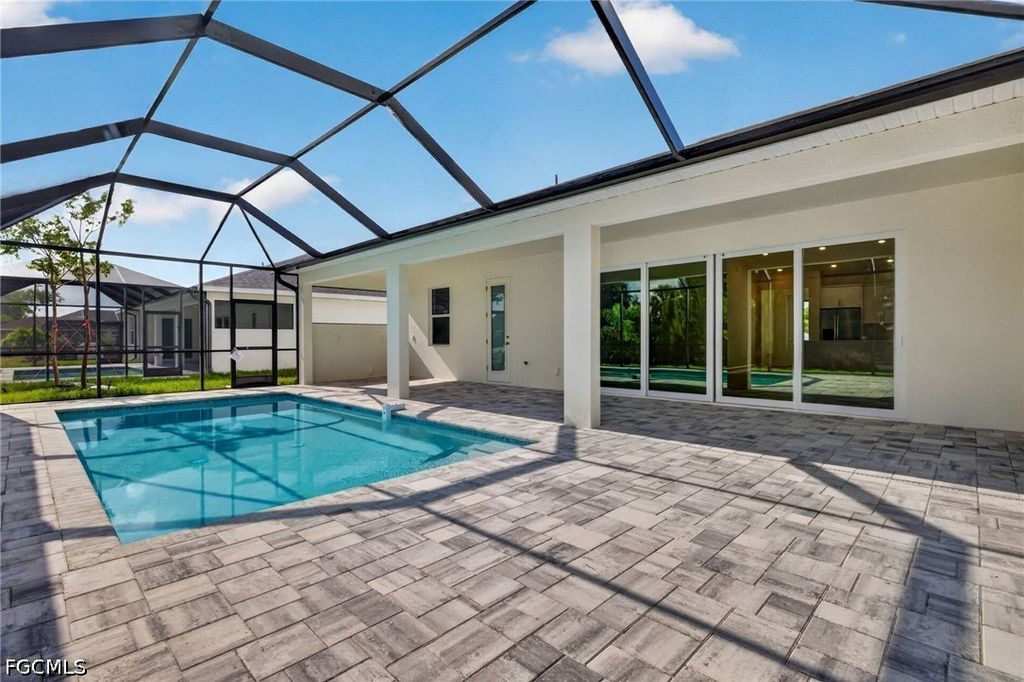 Image 31 of property listing at 633 SW 13th ST, Cape Coral, FL 33991