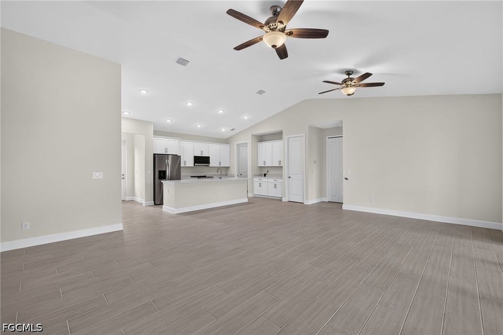 Image 5 of property listing at 633 SW 13th ST, Cape Coral, FL 33991