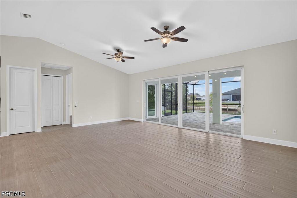 Image 6 of property listing at 633 SW 13th ST, Cape Coral, FL 33991
